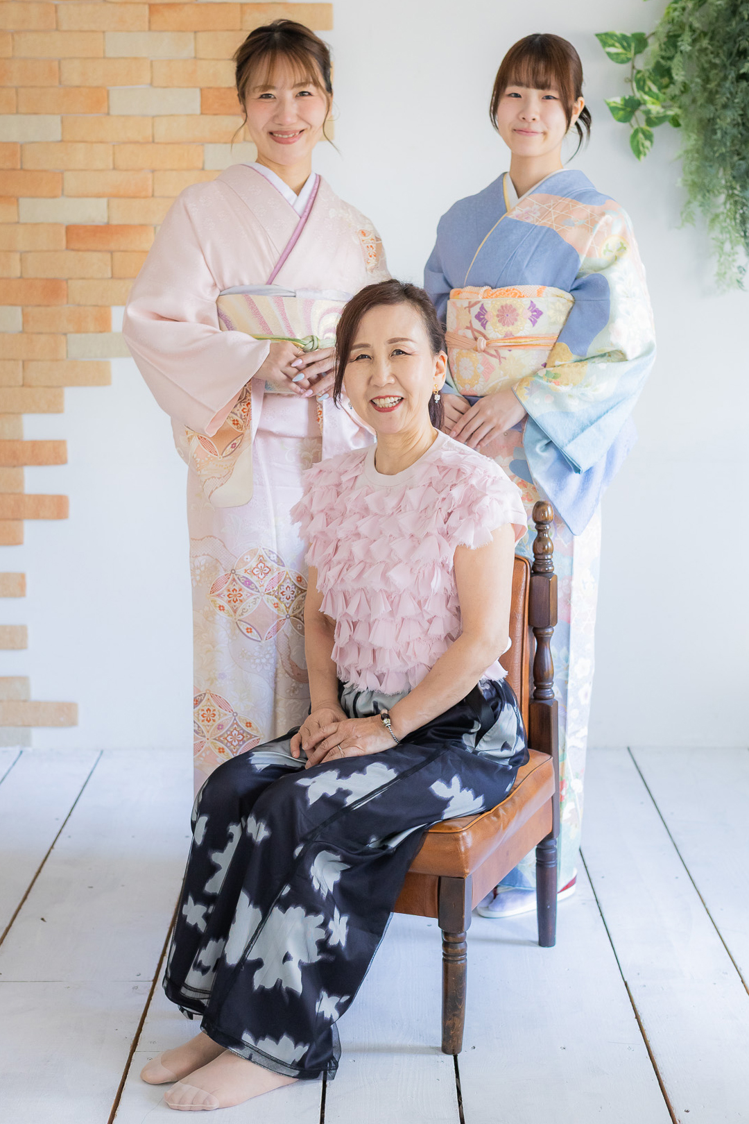 訪問着を着た女性　三世代