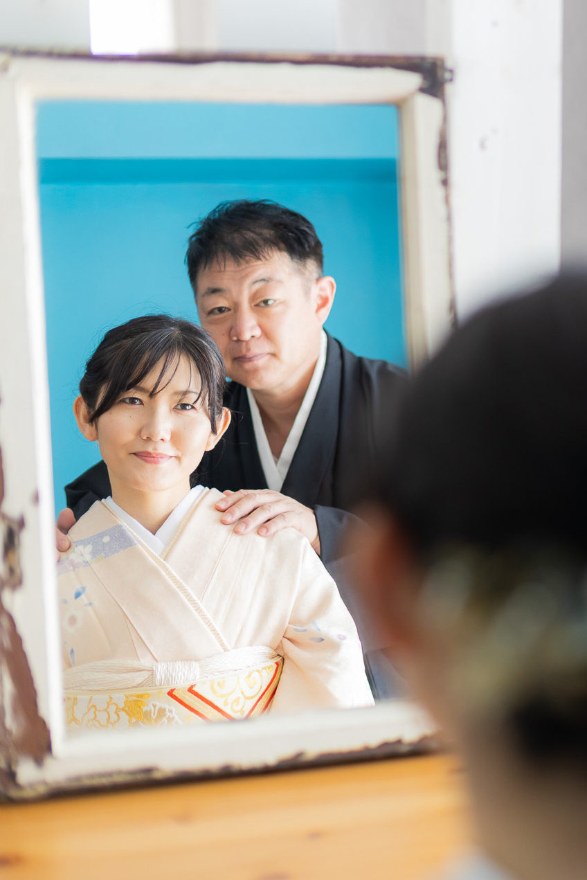 訪問着を着た女性と男性