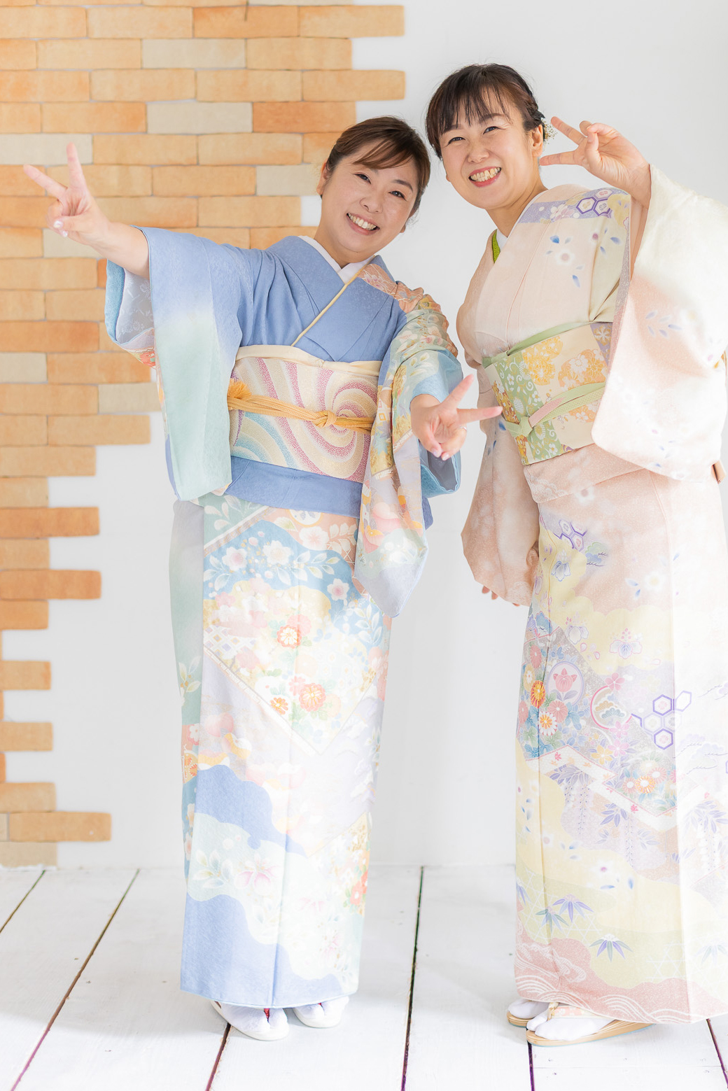 訪問着を着た女性二人