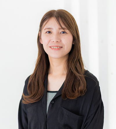 美容室女性スタッフ